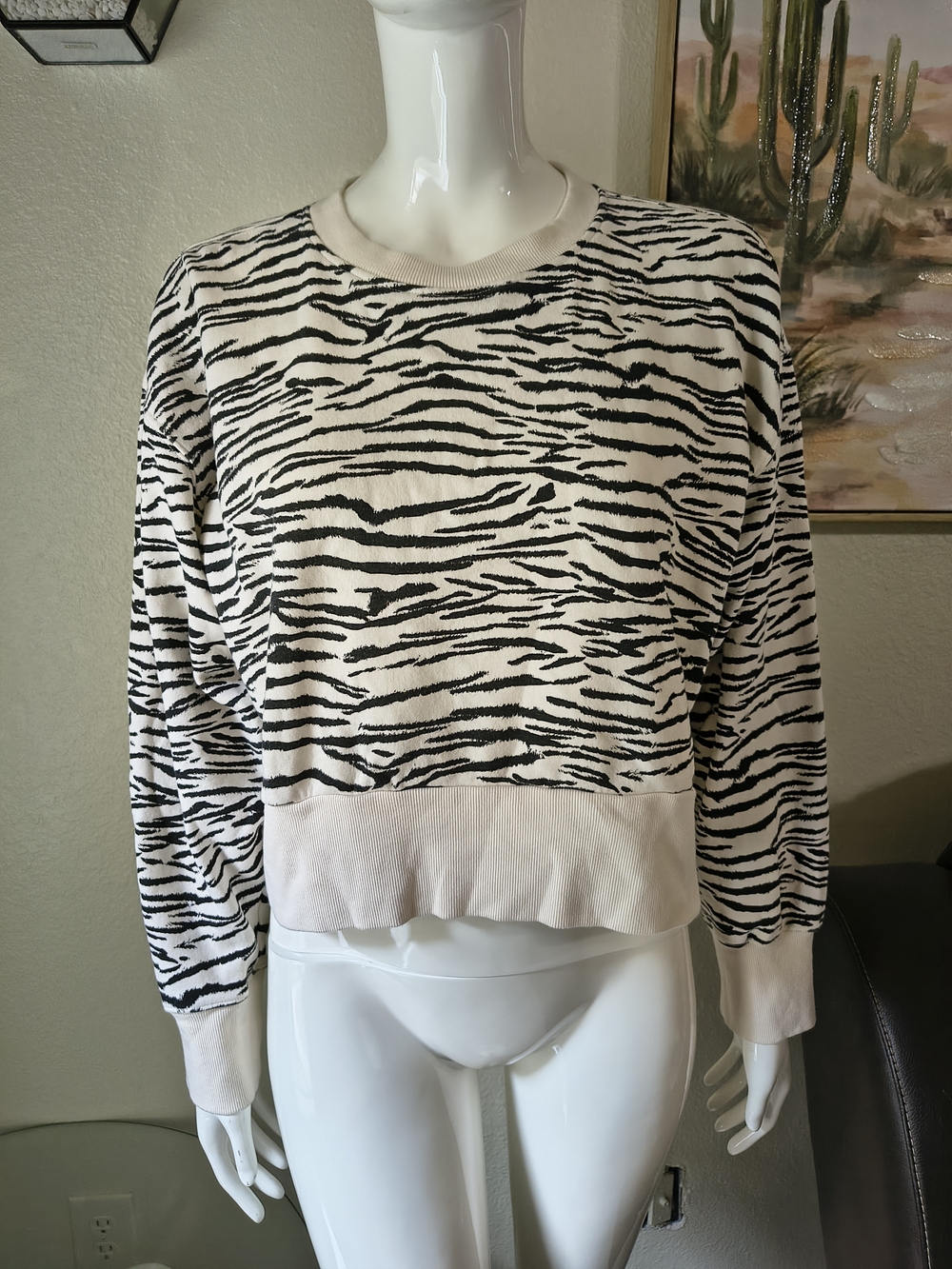 Dkny Women's Cream and Black Zebra Crewneck Sweater